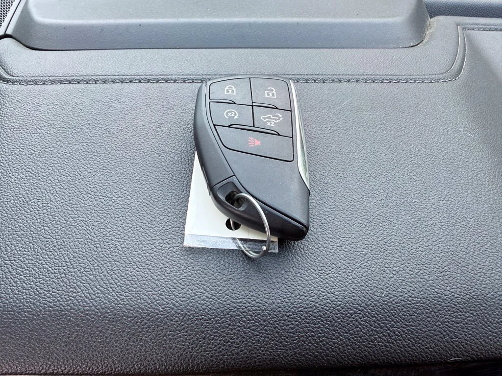 Used 2025 White Chevrolet LT image 31