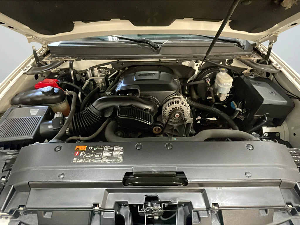 Used 2011 White GMC SLT image 41