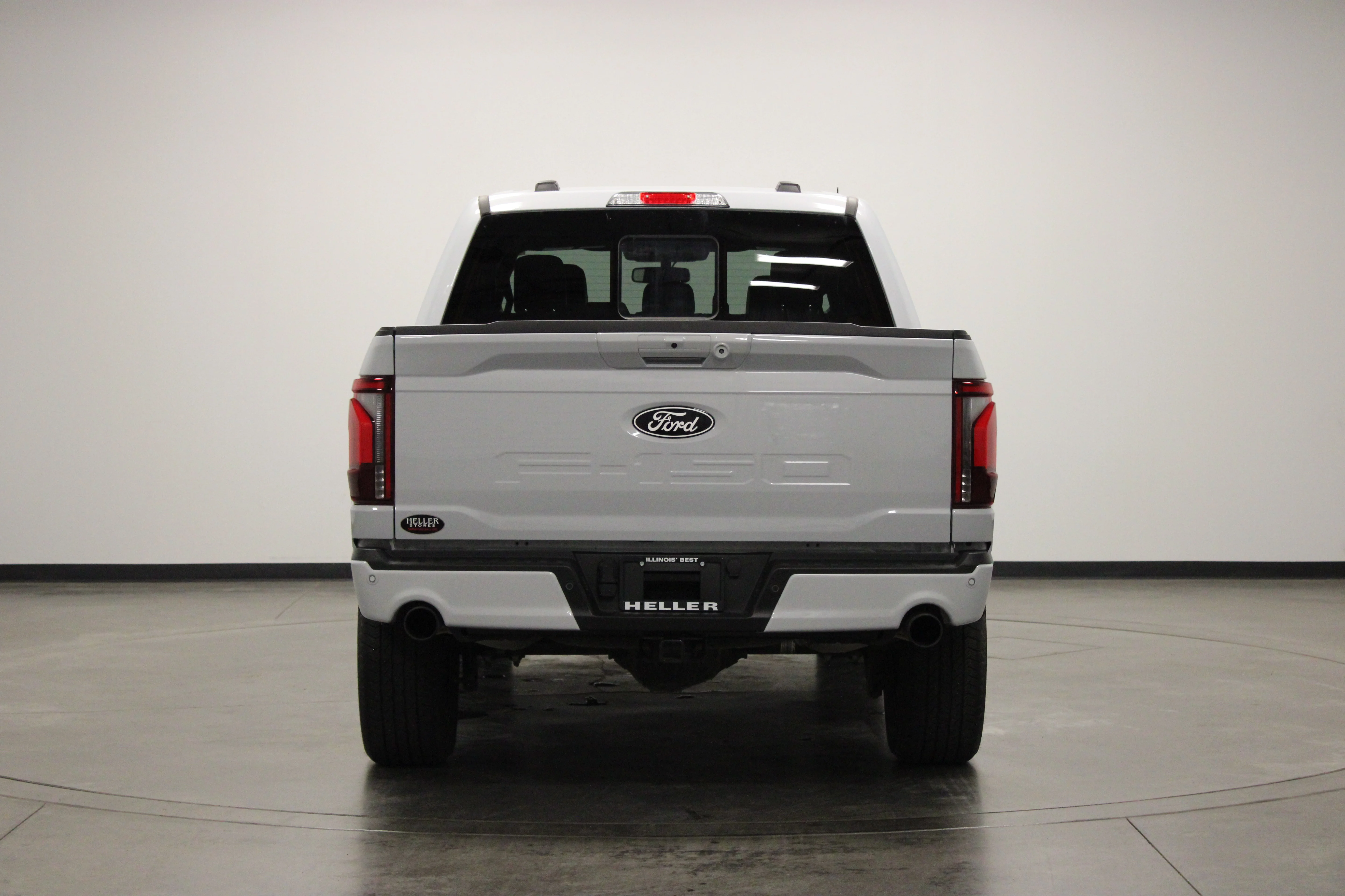 Used 2025 Space White Metallic Ford LARIAT image 7
