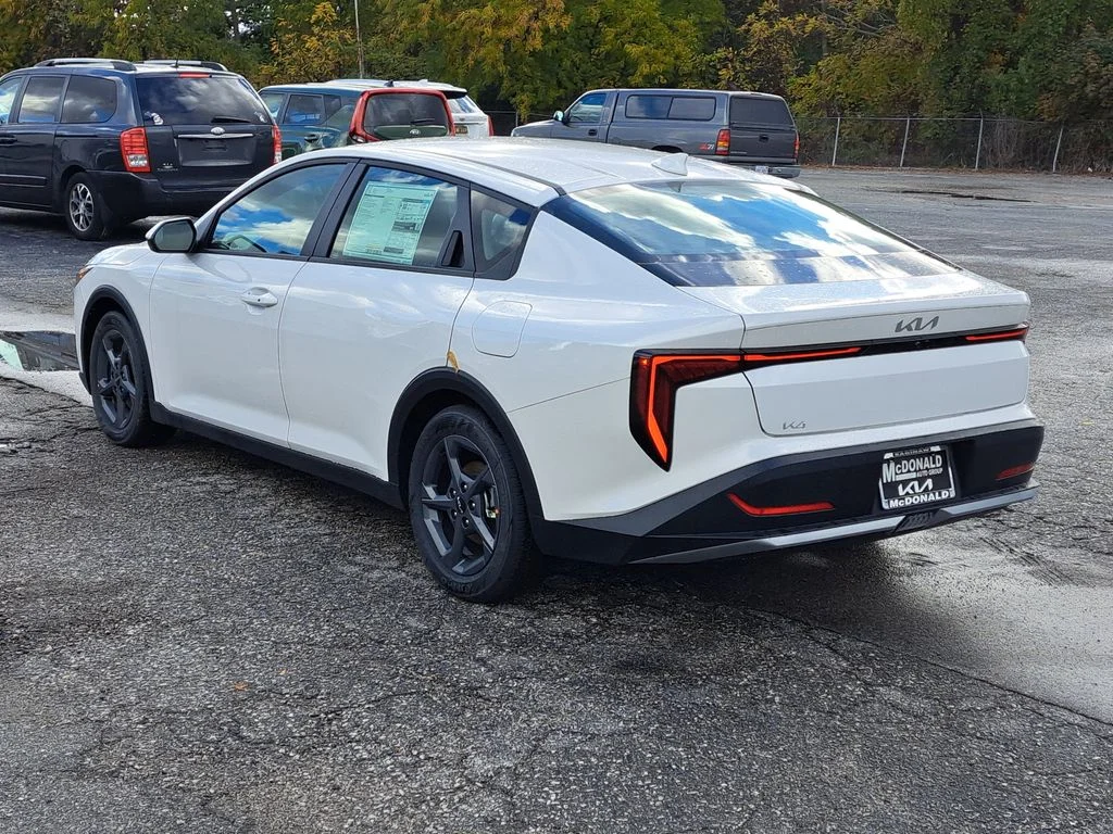 New 2025 White Kia LXS image 4