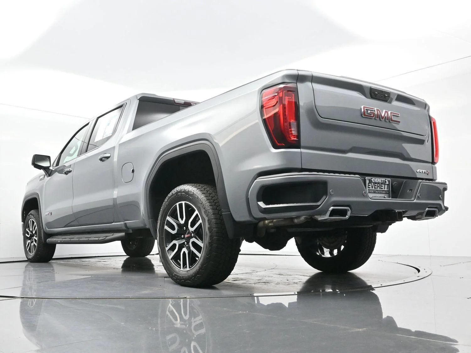 Used 2025 Sterling Metallic GMC AT4 image 50