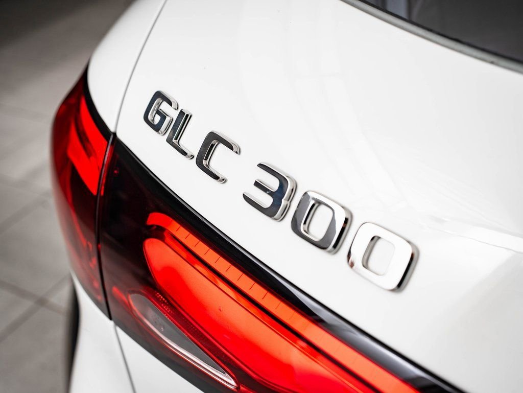 Used 2025 Polar White Mercedes-Benz GLC 300 image 9