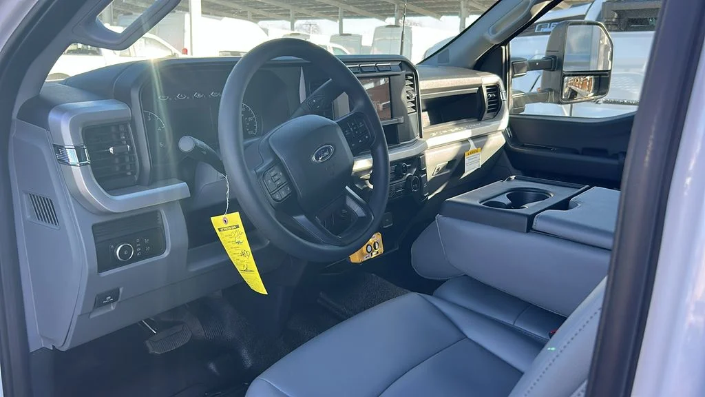 2024 Ford F-550 Super Duty Chassis Cab XL - Photo 8