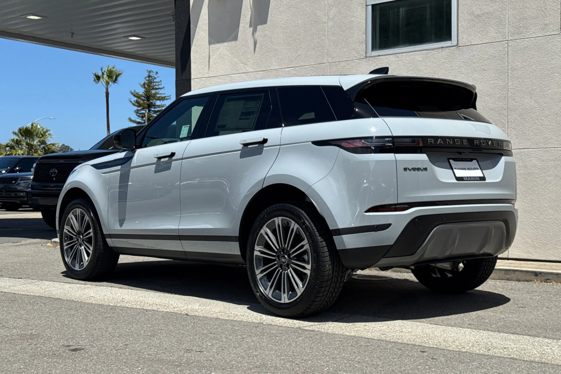 New 2026 ARROIOS GREY Land Rover Core S image 6