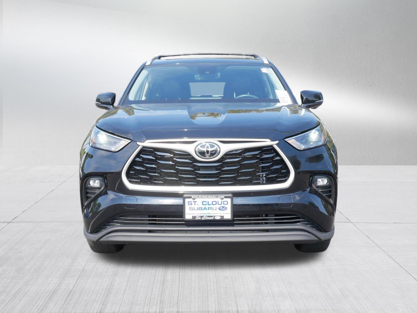 Used 2022 Toyota Highlander XLE with VIN 5TDGZRBH1NS253067 for sale in Saint Cloud, Minnesota