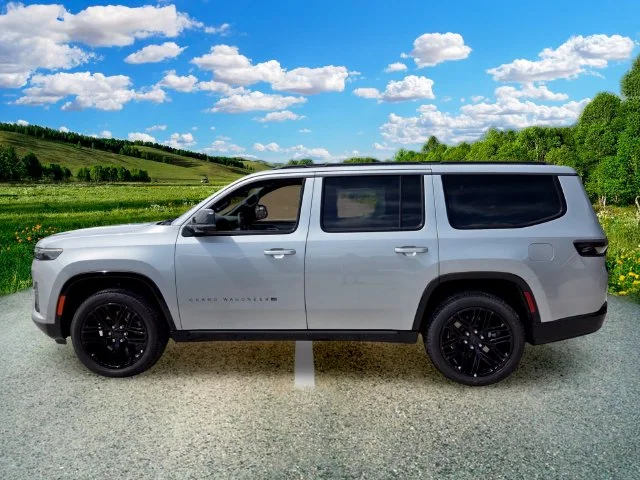 New 2026 Silver-Zynith Exterior Paint Jeep Limited Reserve image 4