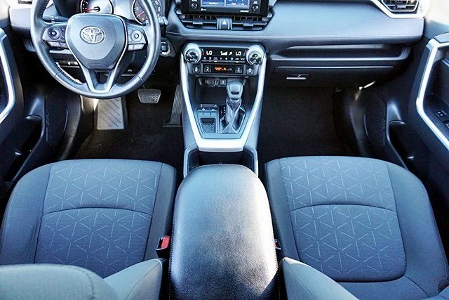 Used 2022 Silver Toyota XLE image 20