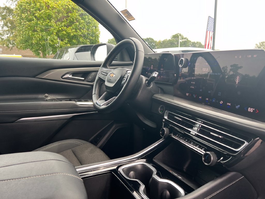 Used 2025 Gray Chevrolet LT image 29