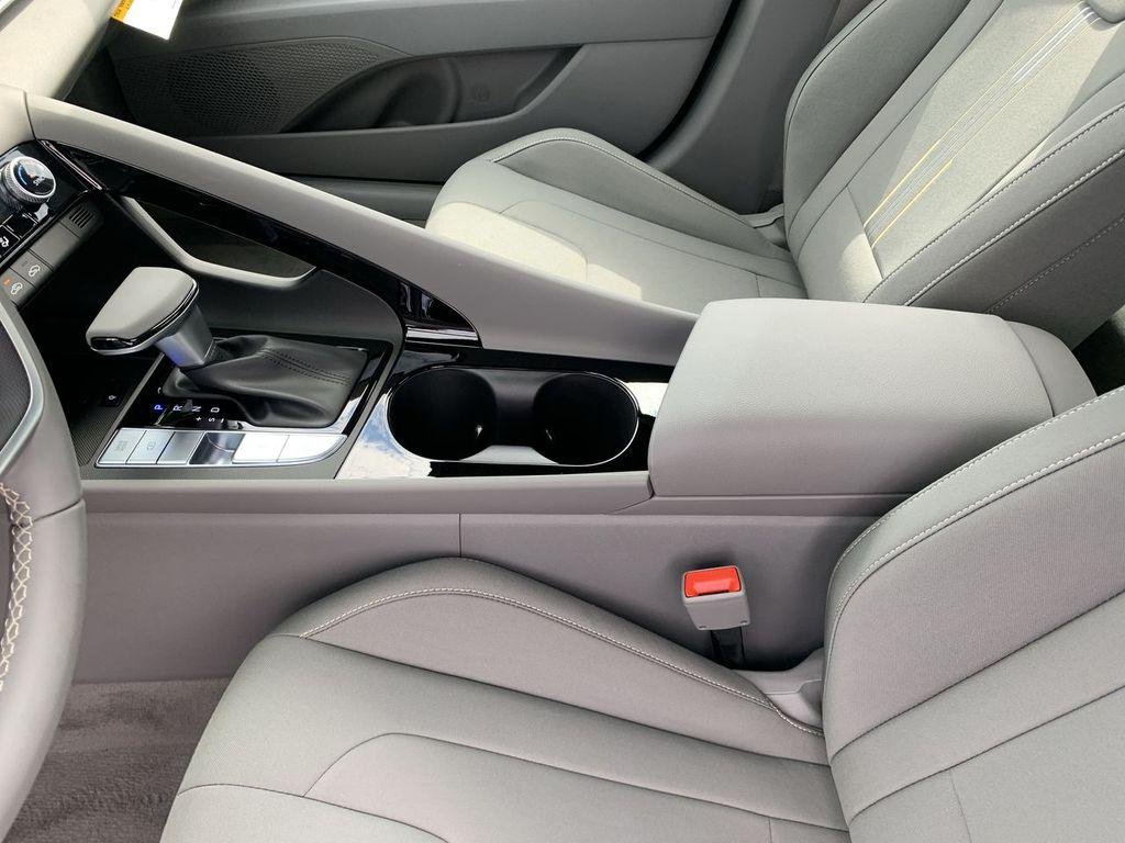 2025 Hyundai Elantra Blue - Photo 22