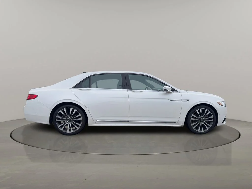 Used 2018 White Lincoln Reserve image 8
