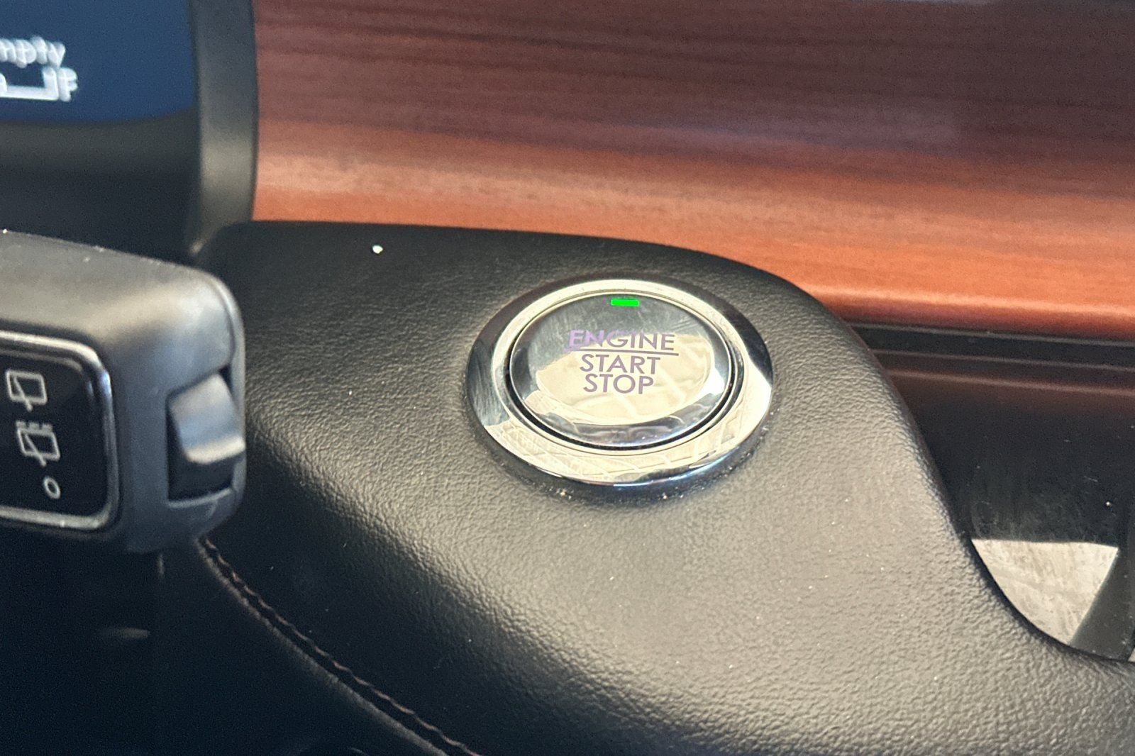 Used 2020 Black Lincoln Reserve image 26