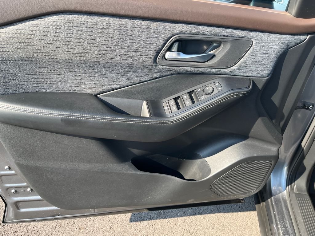 Used 2023 Gray Nissan SV image 11