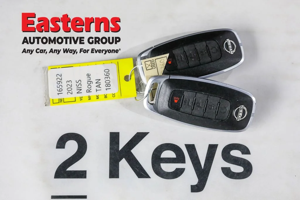 Used 2023 Silver Nissan SL image 25