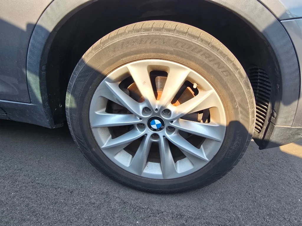 Used 2017 Space Gray Metallic BMW xDrive28i image 27