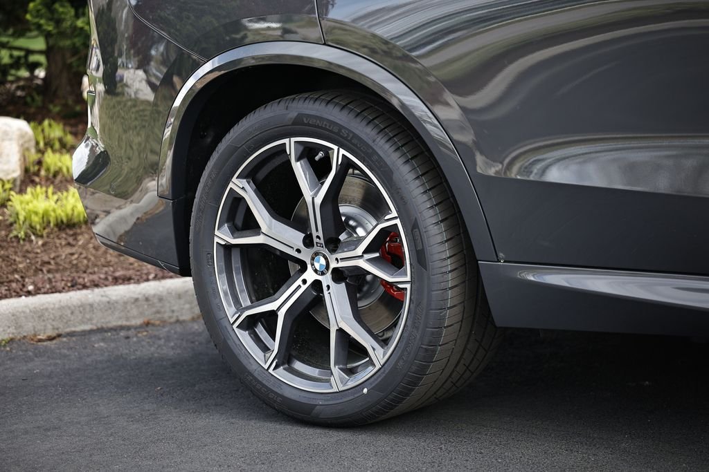 New 2026 Dravit Grey Metallic BMW xDrive50e image 6