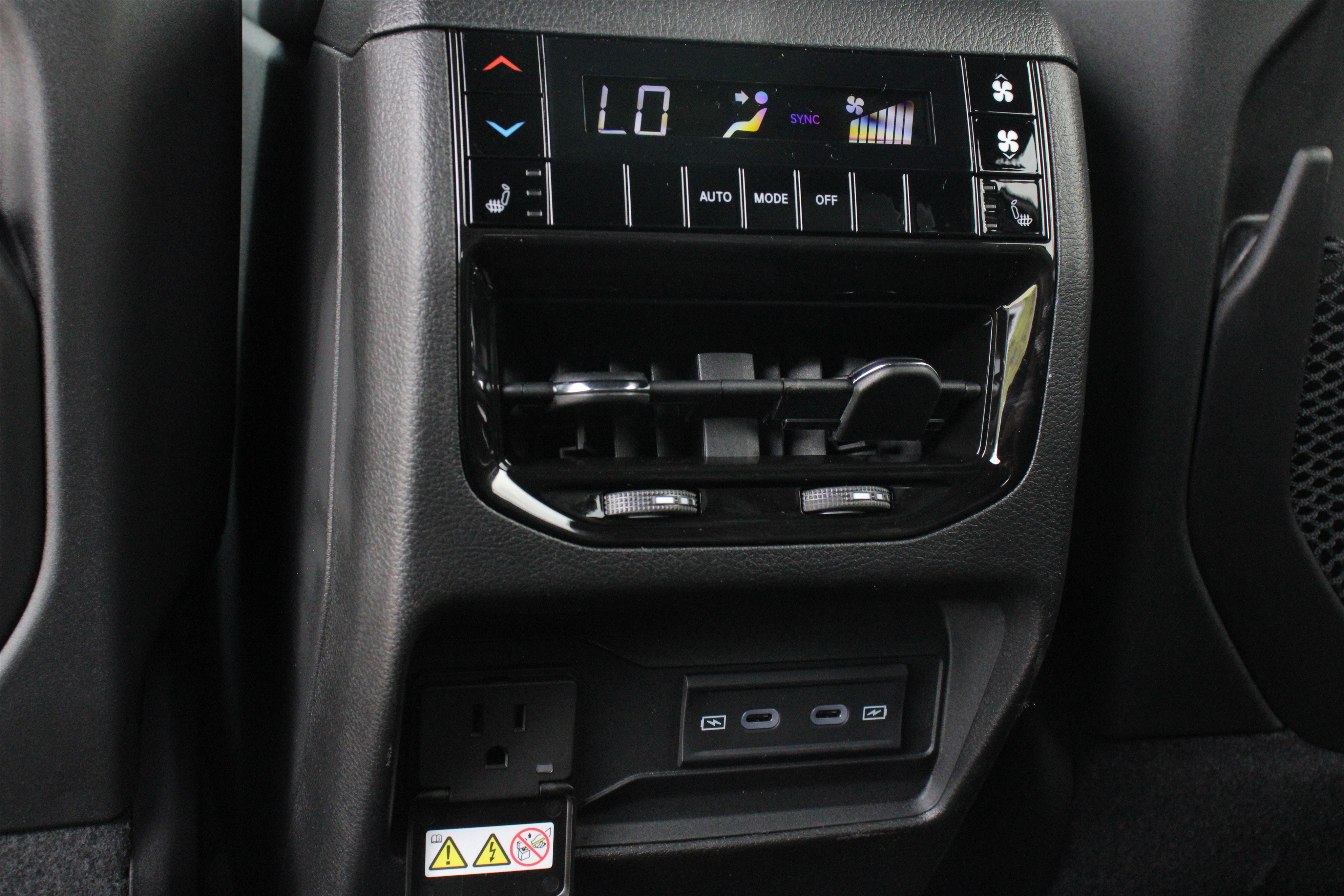 New 2026 Baltic Gray Metallic Clear-Coat Exterior Paint Jeep Limited Reserve image 27