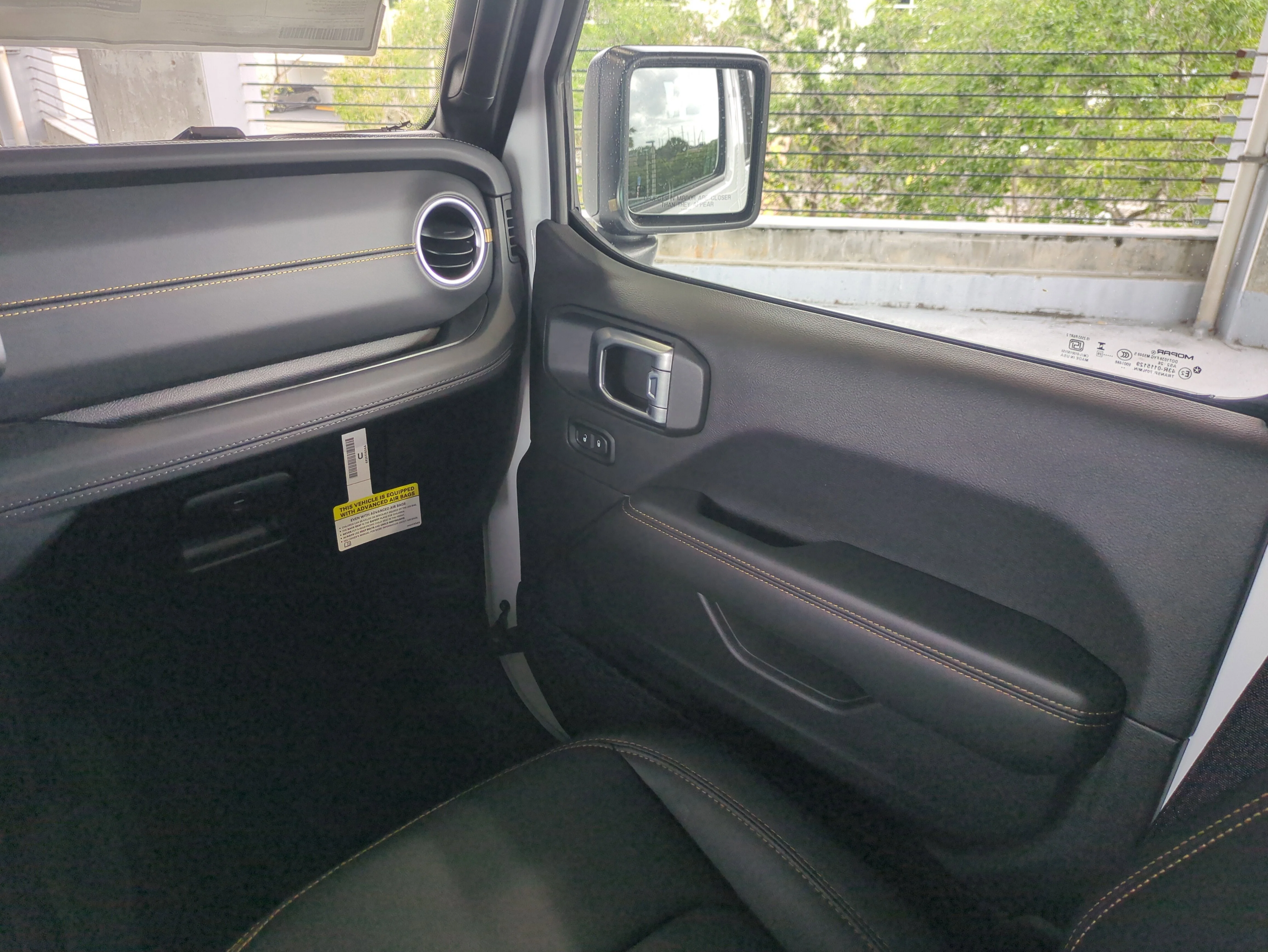 New 2026 Bright White Clear-Coat Exterior Paint Jeep Sahara image 16