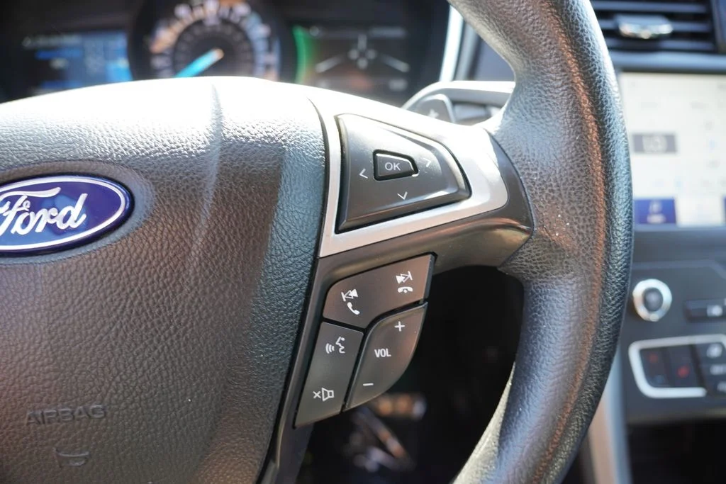 Used 2020 Blue Ford SE image 28