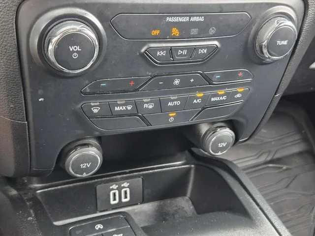 Used 2021 Black Ford XLT image 20