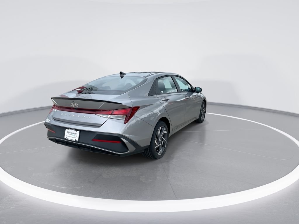 Used 2025 Silver Hyundai SEL Sport image 8