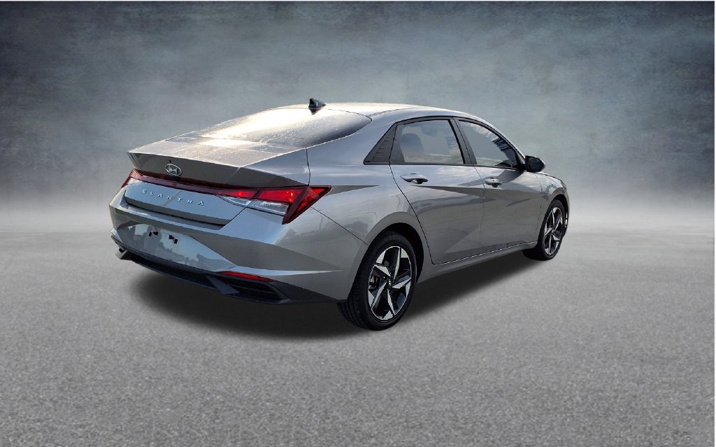 Used 2023 Silver Hyundai SEL image 7