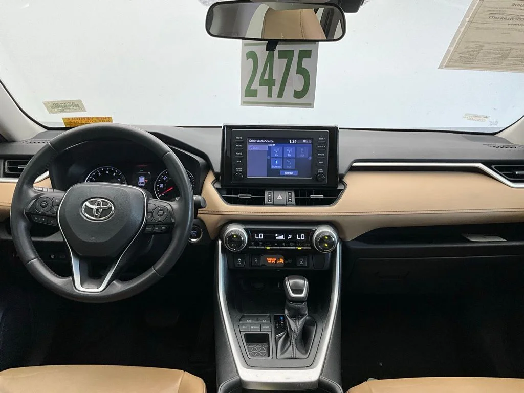 Used 2019 Black Toyota XLE Premium image 11