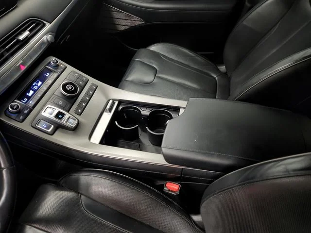 Used 2021 White Hyundai Limited image 23