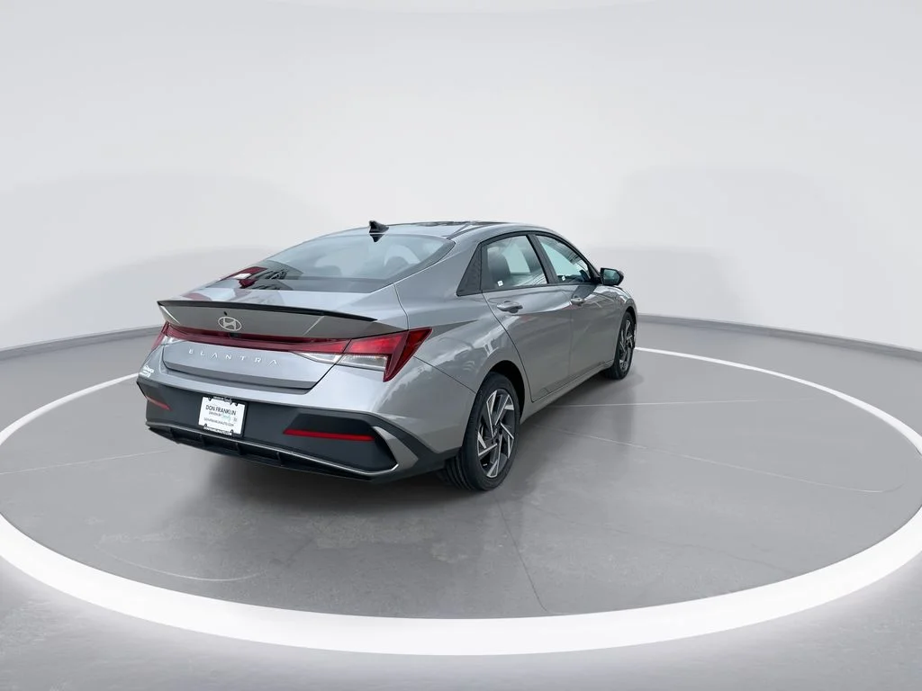 Used 2025 Silver Hyundai SEL Sport image 8