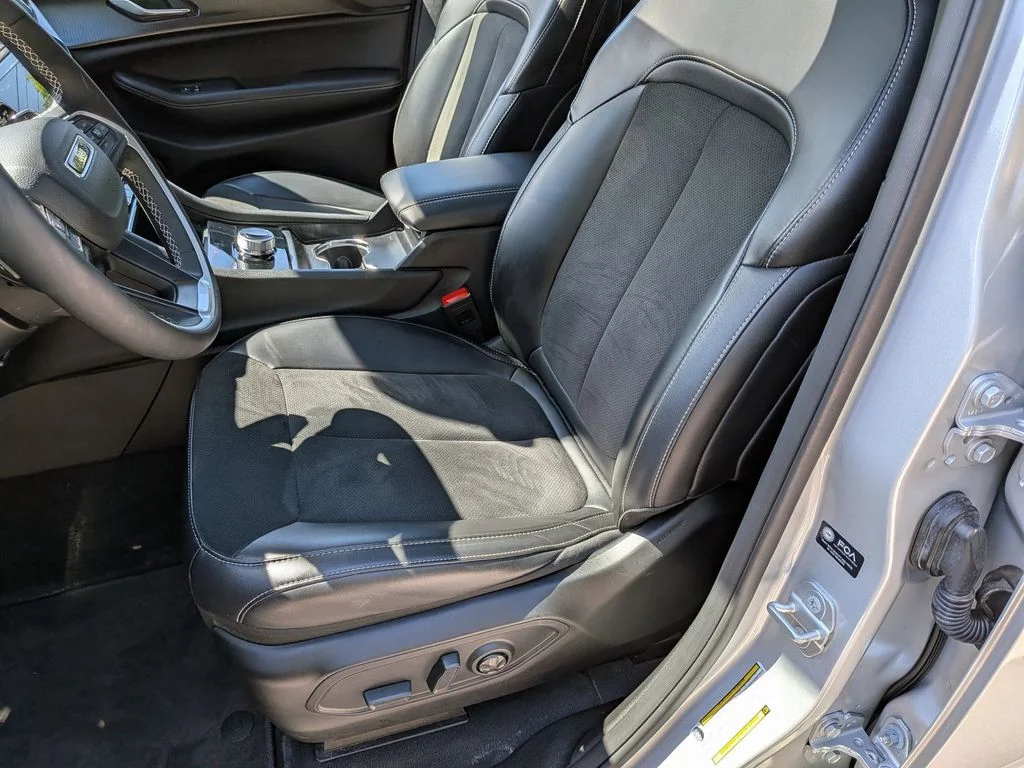 Used 2025 Silver Jeep Altitude X image 23