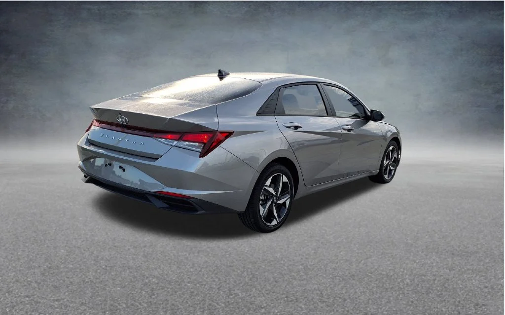 Used 2023 Silver Hyundai SEL image 7