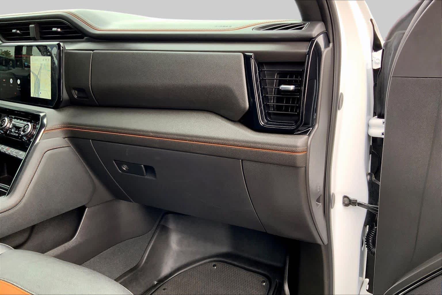 Used 2025 Summit White GMC AT4 image 19