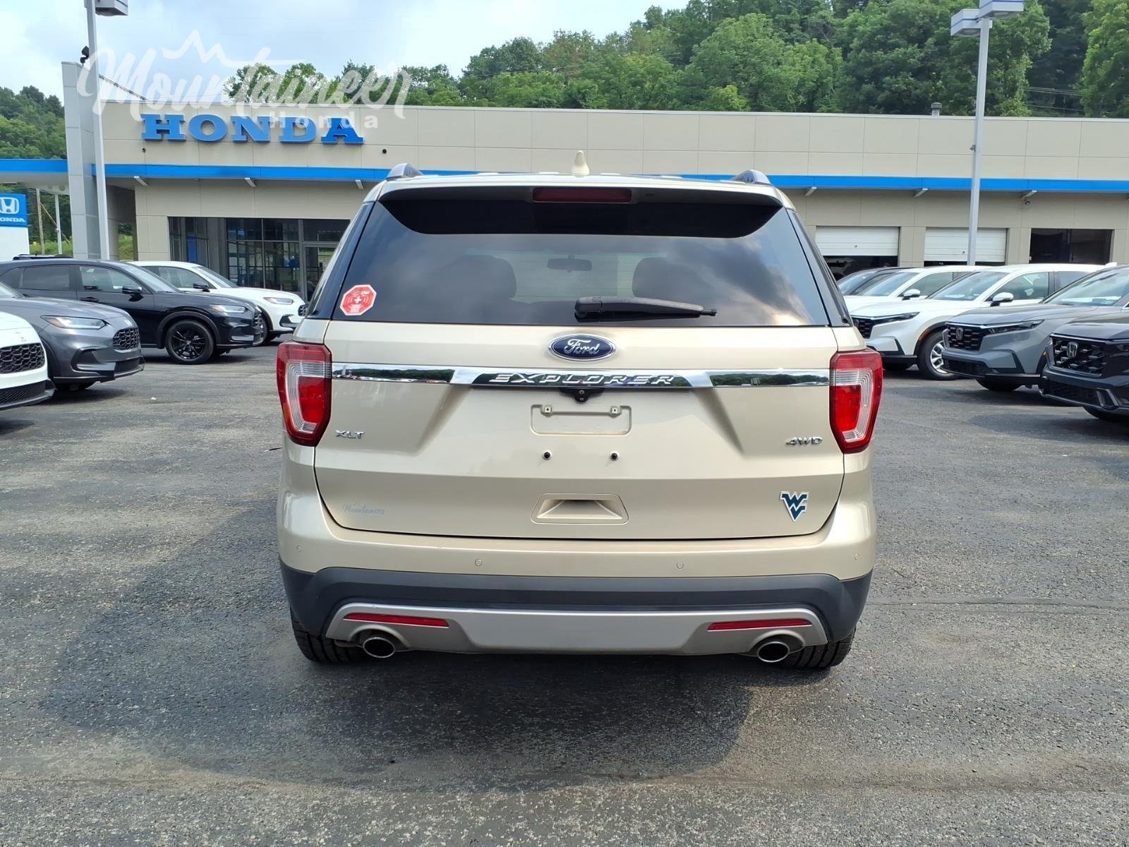 Used 2017 White Gold Ford XLT image 7