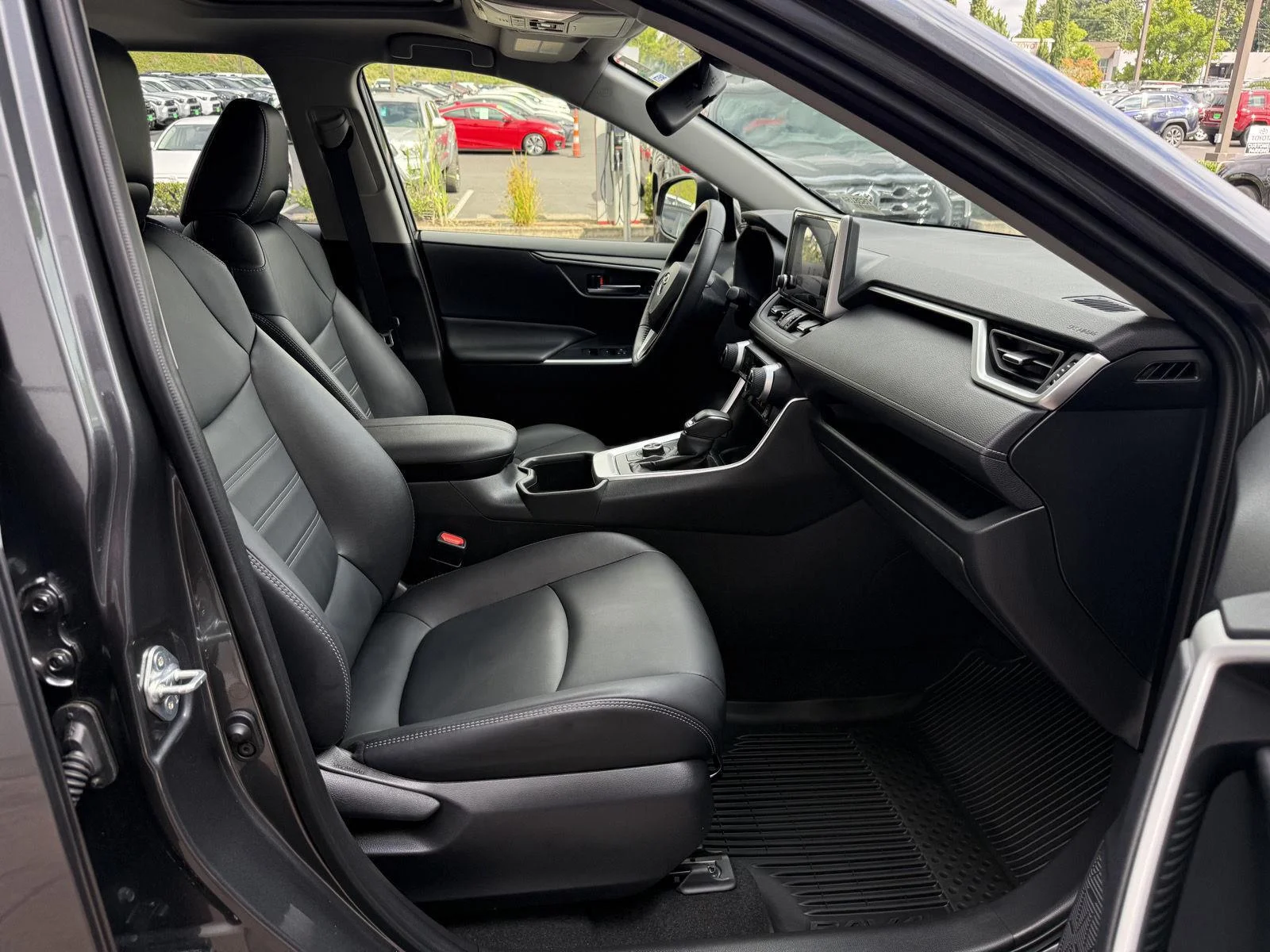 Used 2025 Magnetic Gray Metallic Toyota Hybrid XLE Premium image 23
