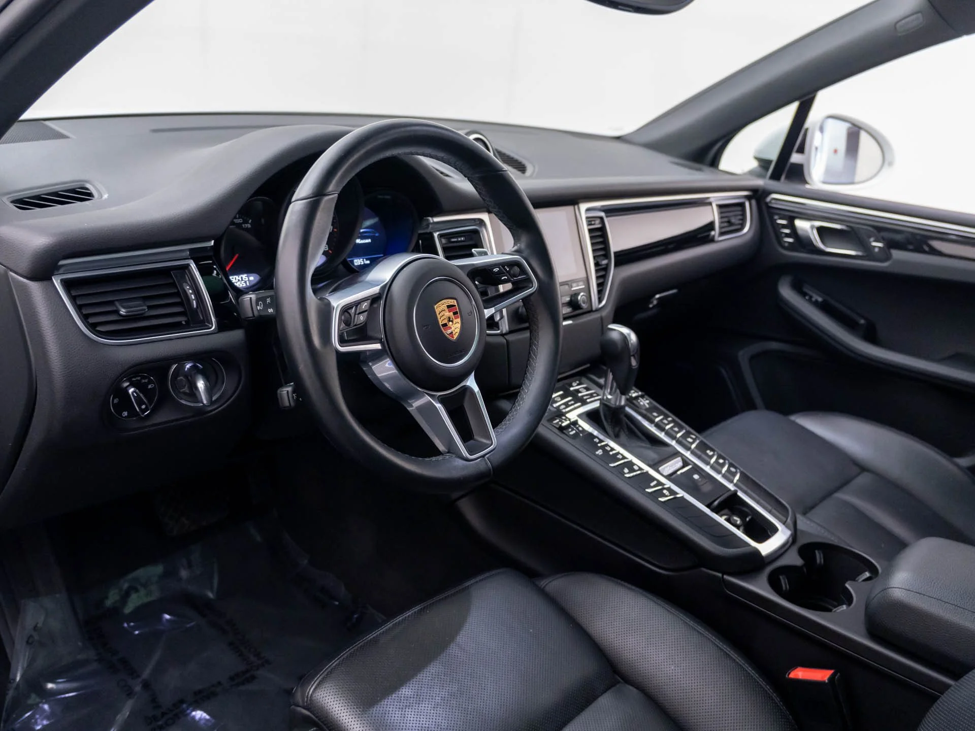 Used 2017  Porsche  image 4