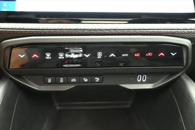2026 Jeep Cherokee Overland - Photo 11