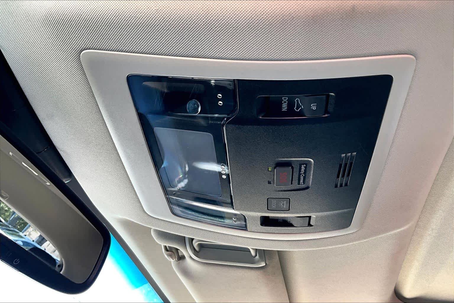 Used 2019 Atomic Silver Lexus  image 32