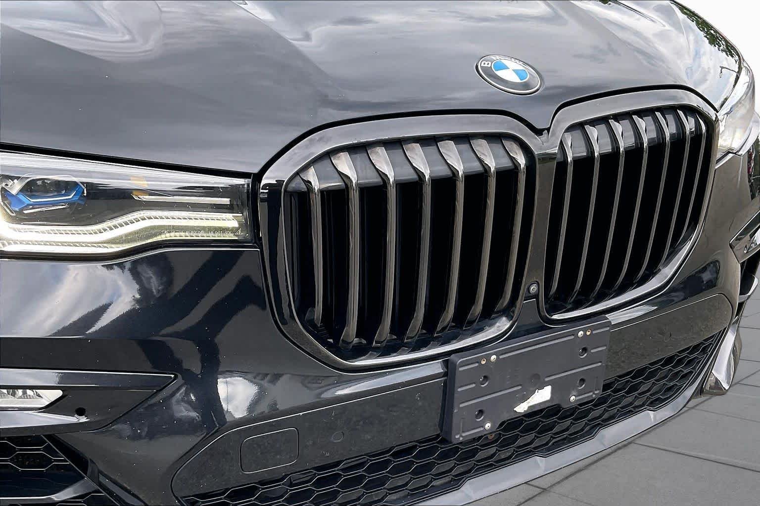 Used 2022 Black Sapphire Metallic BMW M50i image 31