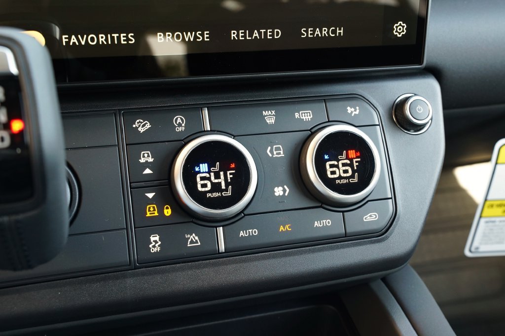 New 2026 Fuji White Land Rover X-Dynamic SE image 28