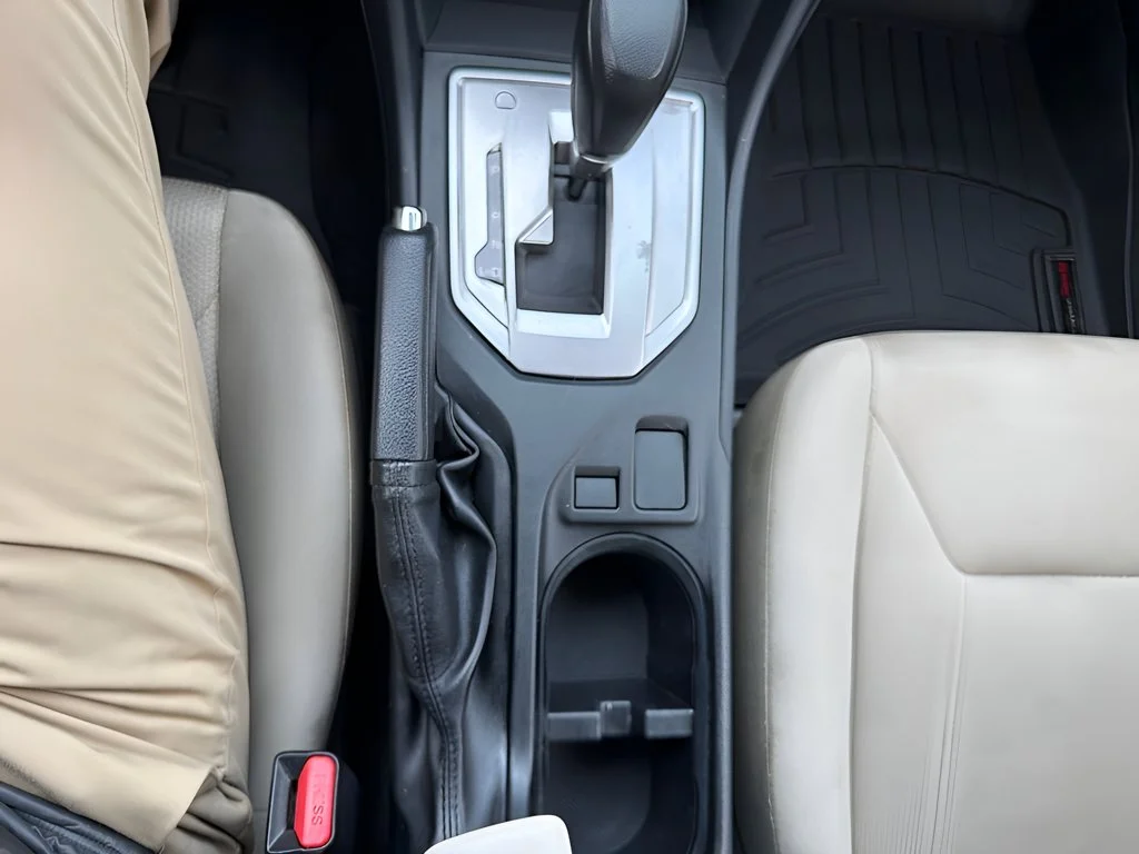 Used 2020 White Subaru Base image 17