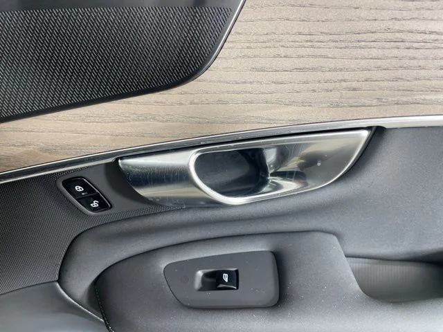 2025 Volvo XC90 Plus - Photo 28