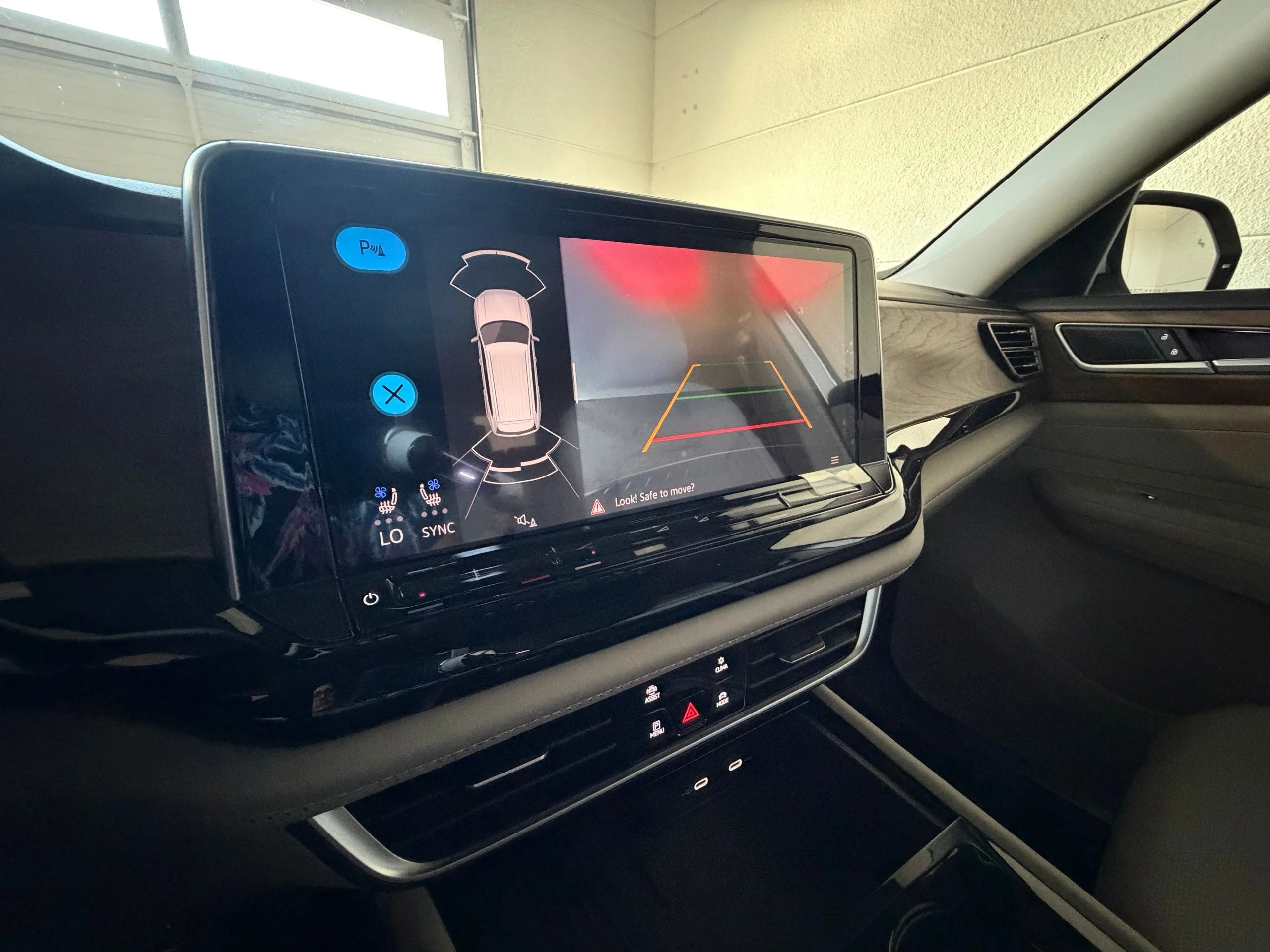 New 2026 White Volkswagen 2.0T SE w/Technology image 51