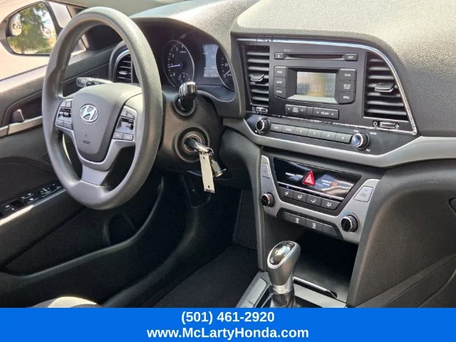 Used 2018 Quartz White Pearl Hyundai SE image 18