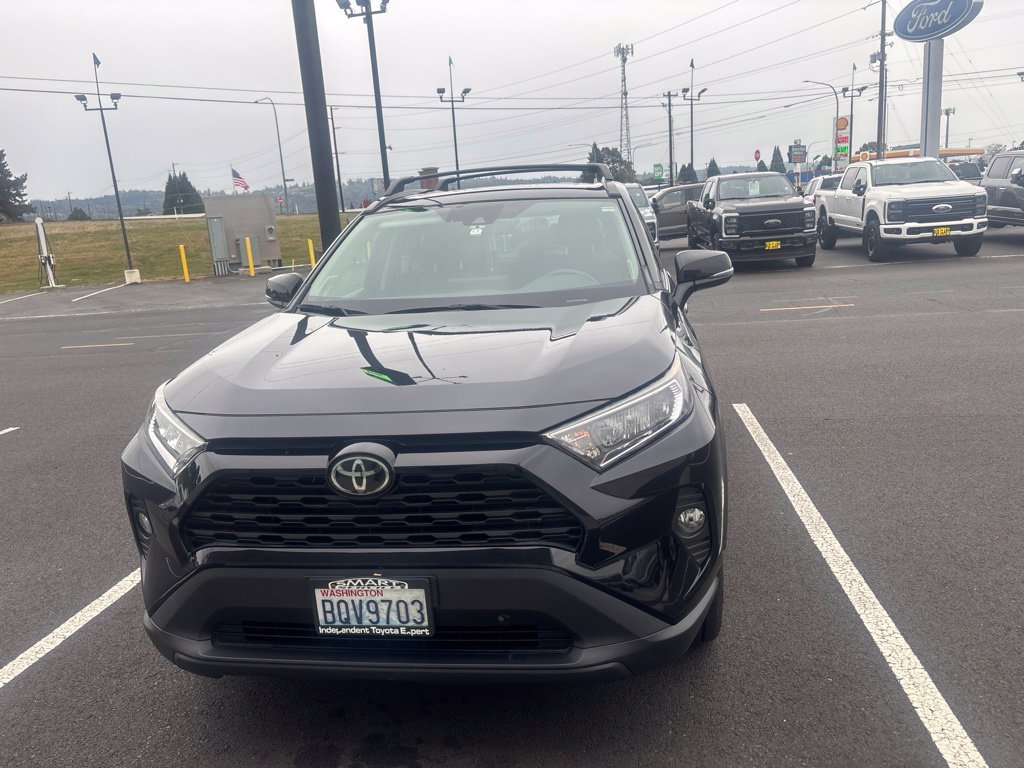 Used 2019 Black Toyota XLE Premium image 11