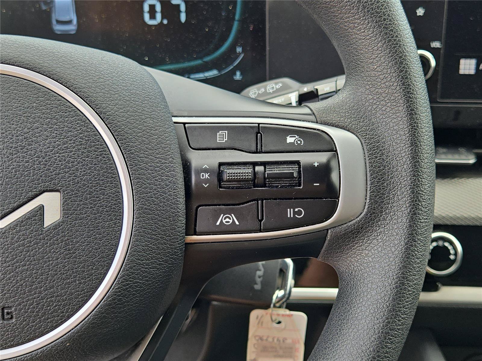 2025 Kia Sportage LX - Photo 24