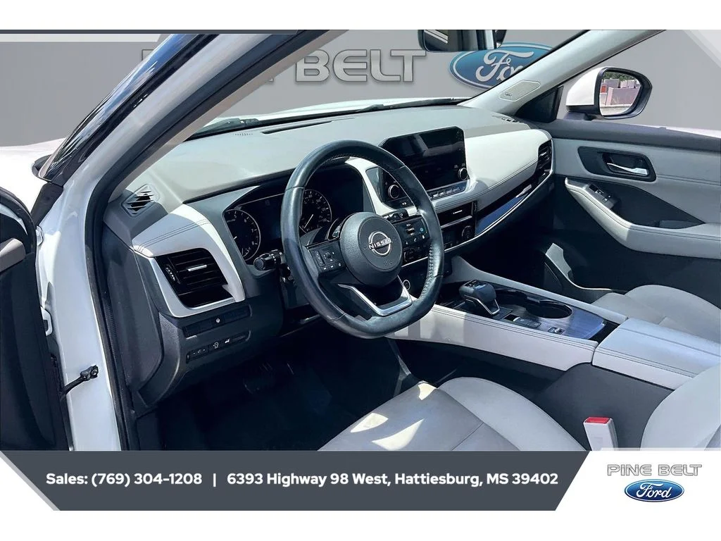 Used 2023 Pearl White Tricoat Nissan SL image 12