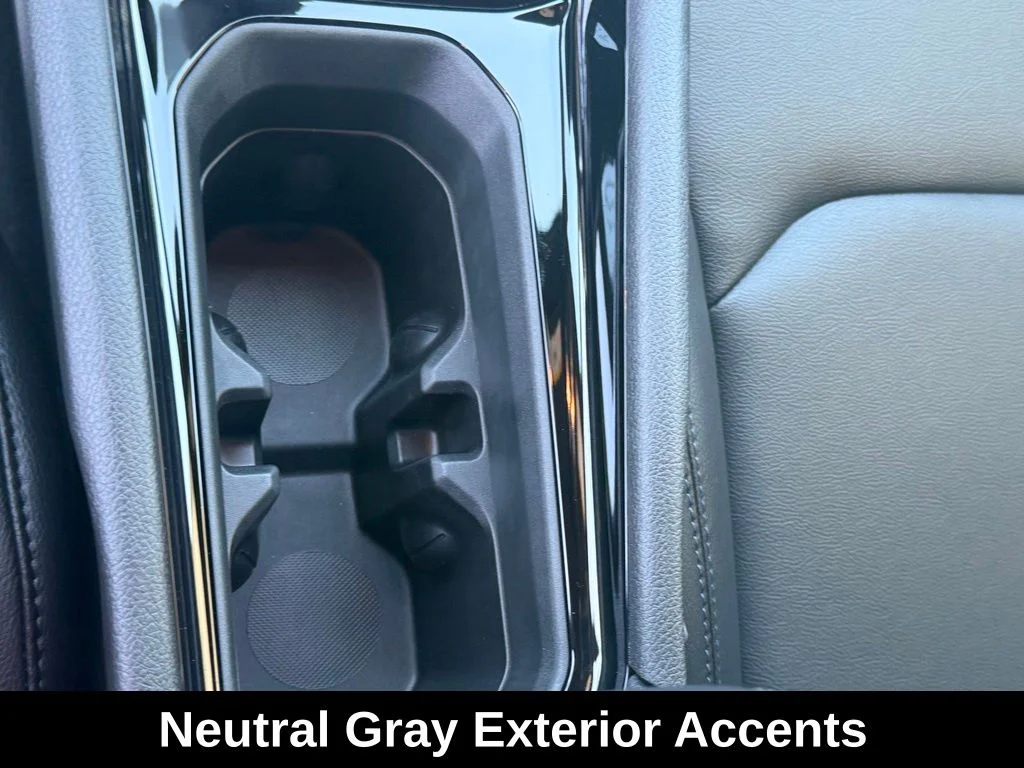 New 2026 Bright White Clear-Coat Exterior Paint Jeep Limited Altitude image 16