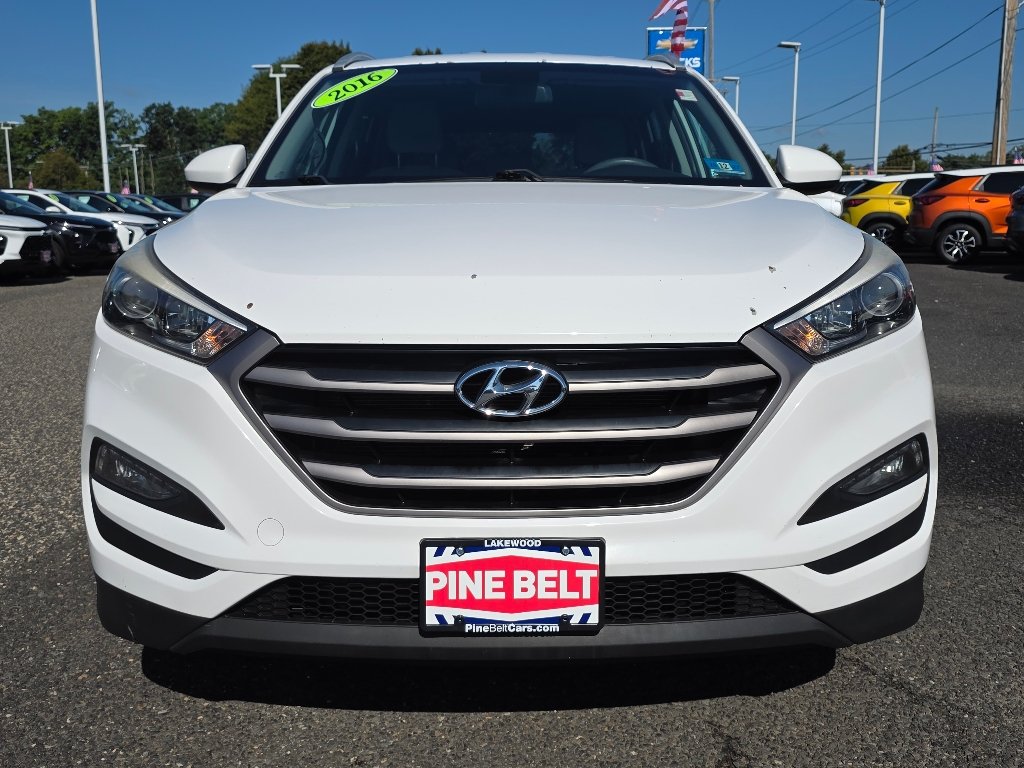 Used 2016 Dazzling White Hyundai SE image 10