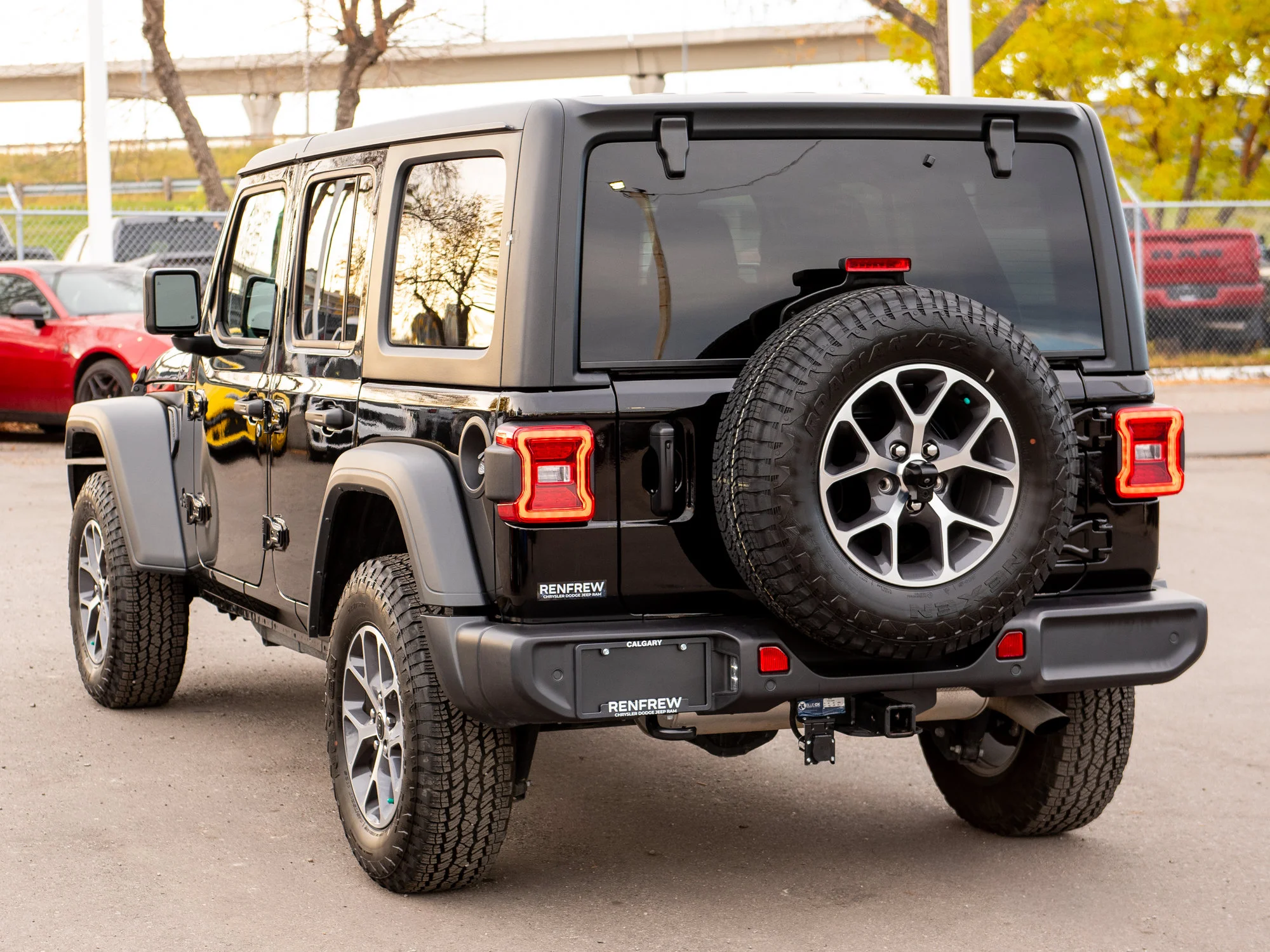 Used 2025 Black Jeep Sport S* 4 Door 4x4, LOW KM, Heated Seats & Wheel, Remote Start image 13