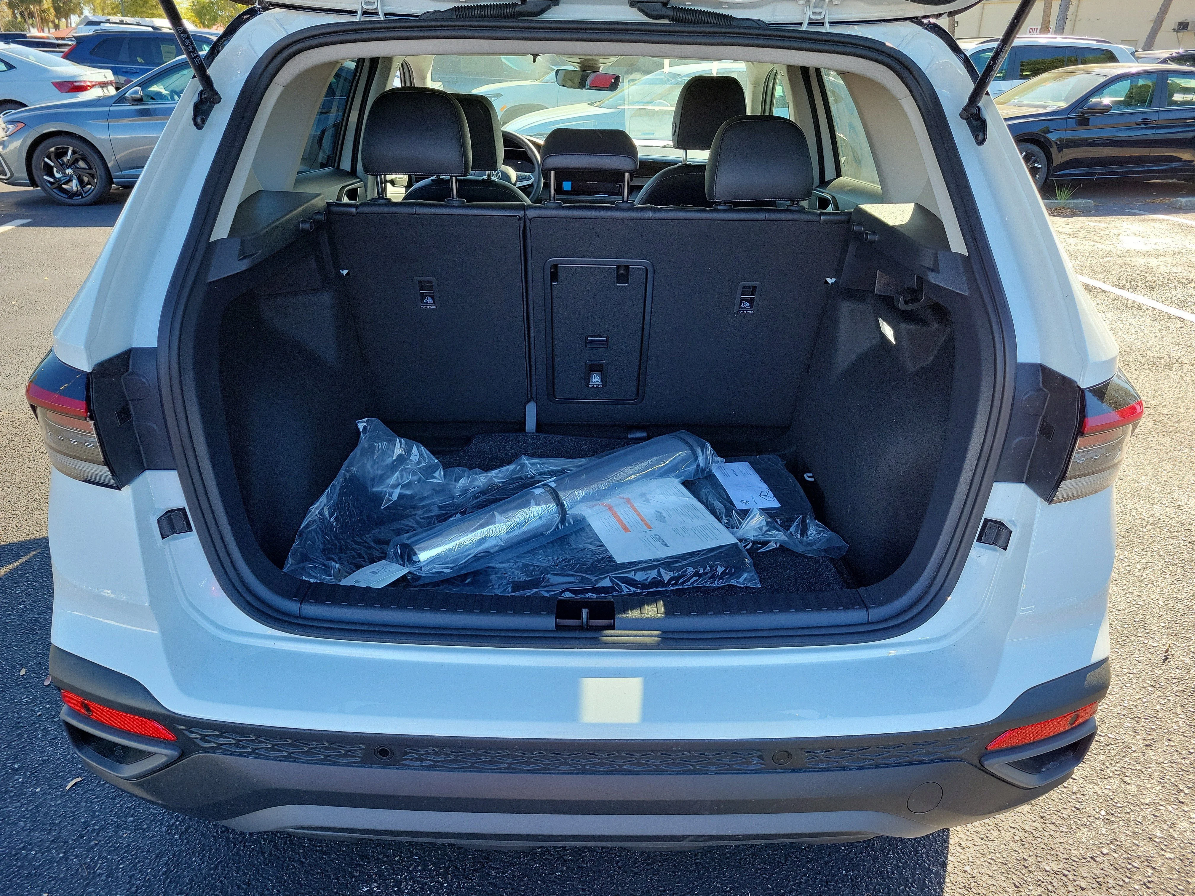 New 2026 White Volkswagen 1.5T SE Black image 13