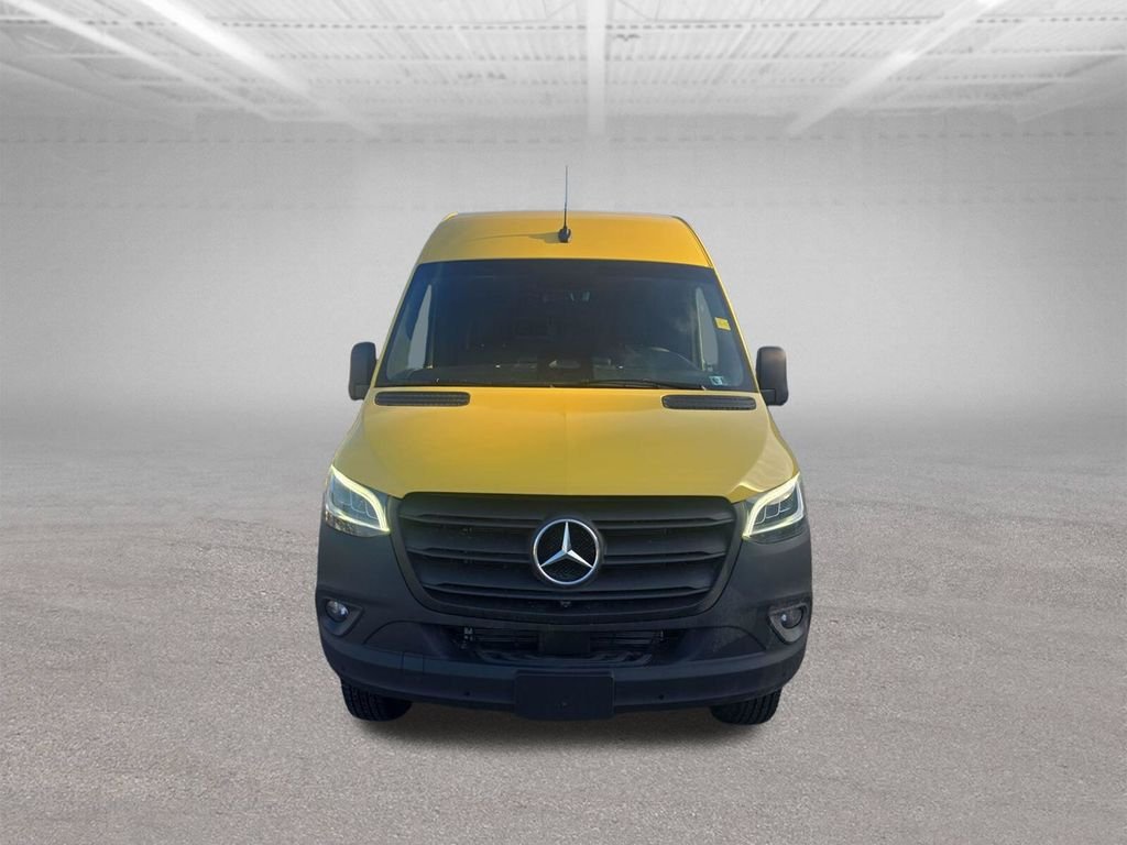 New 2026 calcite yellow Mercedes-Benz Cargo 170 WB image 8